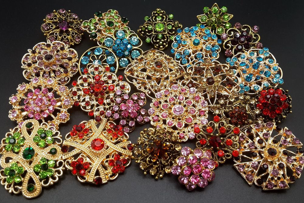 Brooches Style
 24pc lot Mixed Vintage Gold Style Rhineston Crystal