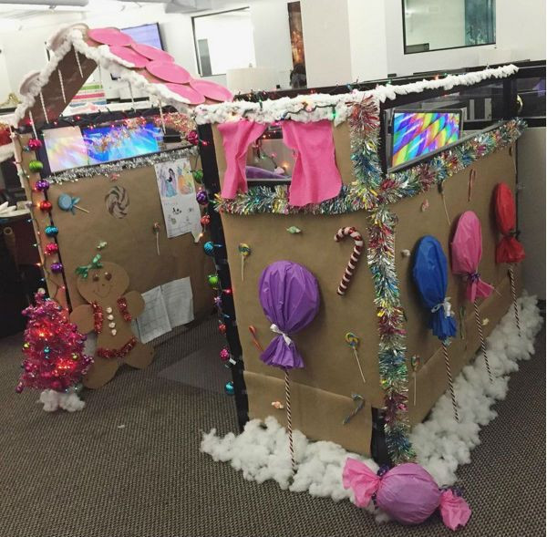 Cubicle Christmas Decorations Ideas
 9 cubicle dwellers with serious Christmas spirit
