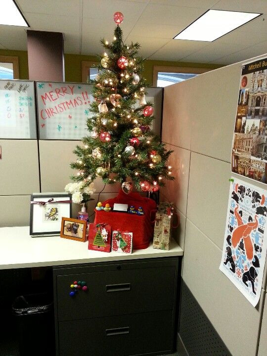 Cubicle Christmas Decorations Ideas
 Christmas Cubicle work christmassy stuff