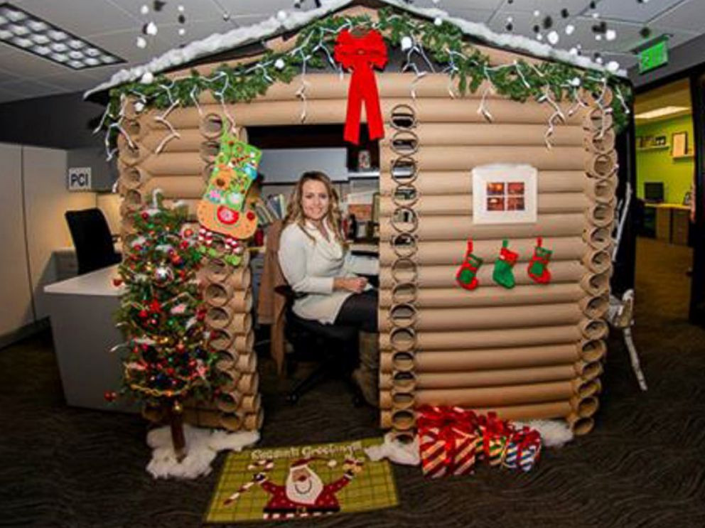 Cubicle Christmas Decorations Ideas
 Minneapolis Woman Transforms Her Cubicle Into a Christmas