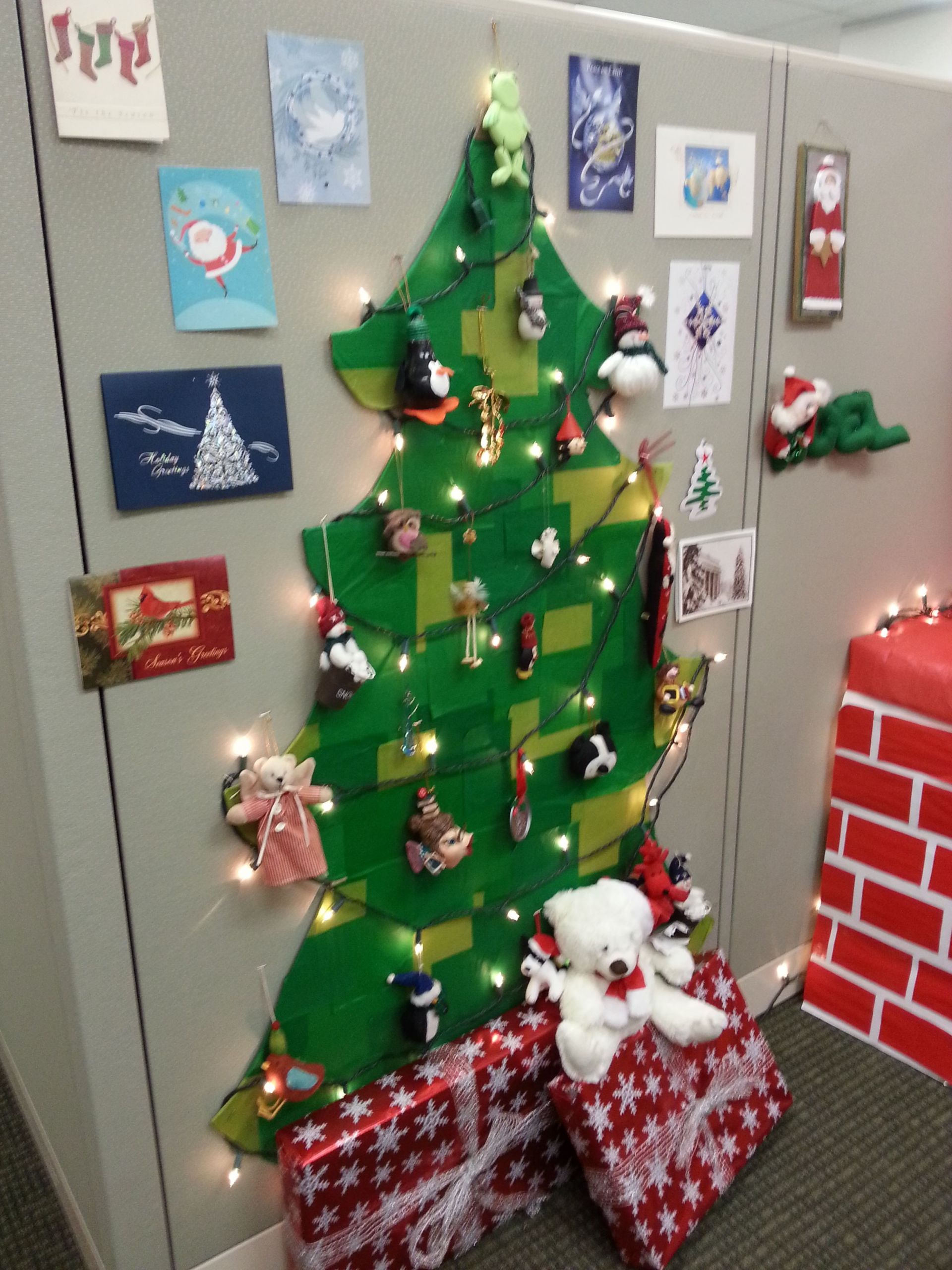 Cubicle Christmas Decorations Ideas
 Cubicle Christmas tree created from a large piece of