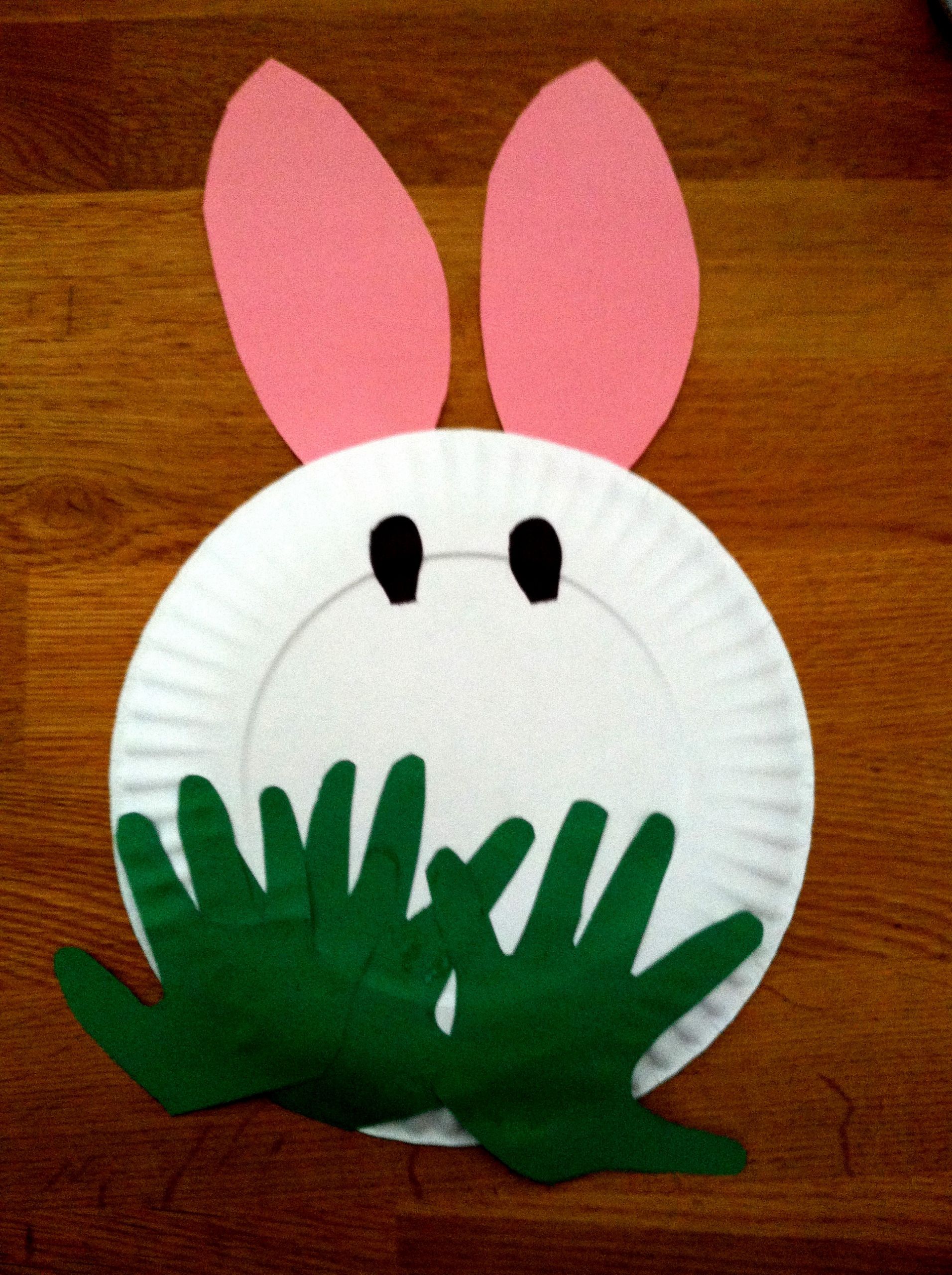 Easter Crafts For Kindergarten
 Peeking Bunny Easter Craft SUPER MOMMY TO THE RESCUE