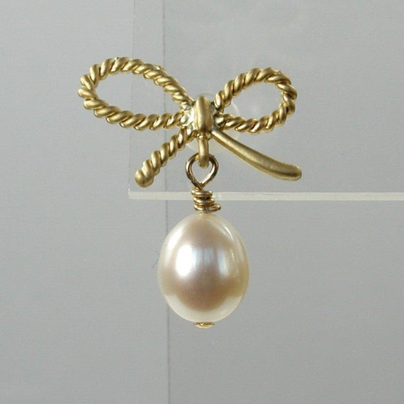 Gold Bow Earrings
 Gold Bows and Pearls Earrings