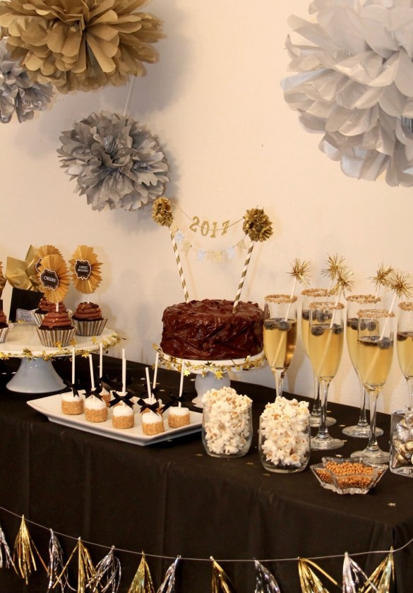 New Year Party Ideas
 Easy Silver And Gold New Year s Party Ideas