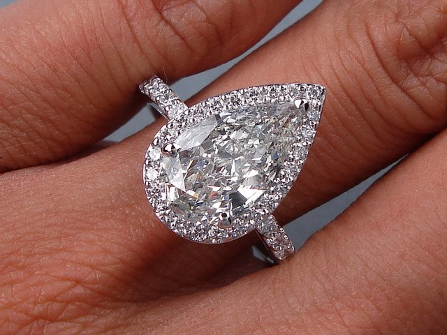 Pear Shaped Diamond Engagement Rings
 2 57 CARATS CT TW PEAR SHAPE DIAMOND ENGAGEMENT RING H SI3