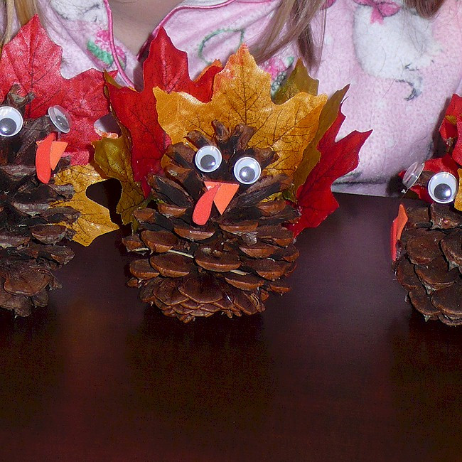 Pine Cone Crafts For Thanksgiving
 Thanksgiving Crafts