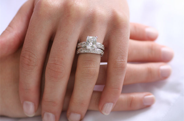 Proper Way To Wear Engagement And Wedding Rings
 Do You Wear Your Engagement Ring on Your Wedding Day