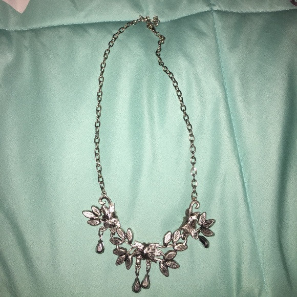 Rue 21 Earrings
 off Rue 21 Jewelry Gorgeous floral necklace with