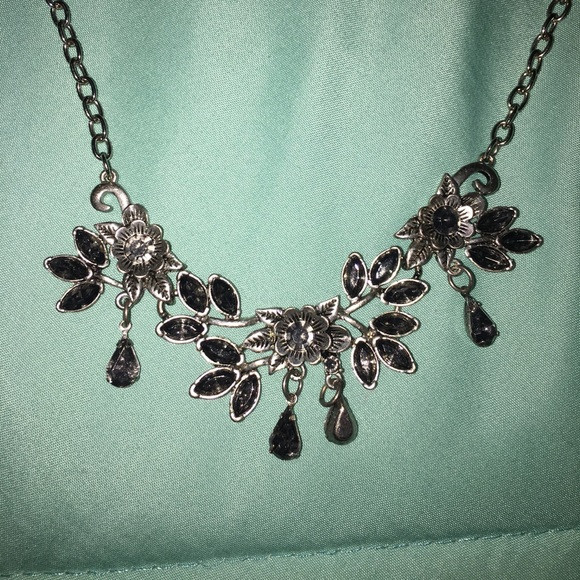 Rue 21 Earrings
 off Rue 21 Jewelry Gorgeous floral necklace with