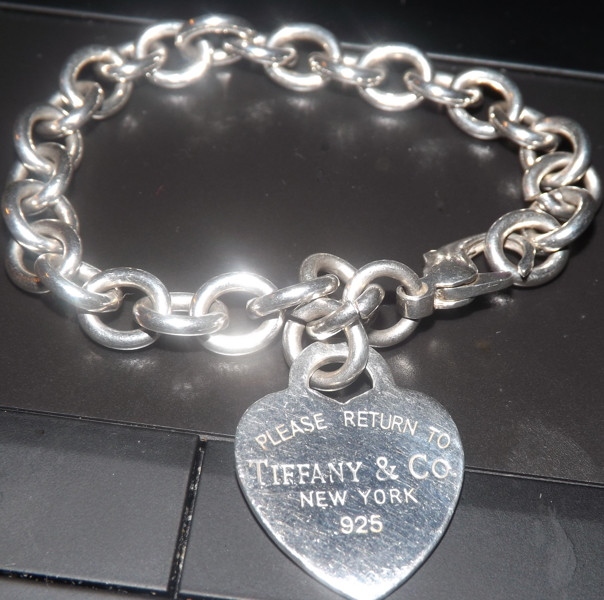Tiffany And Co Bracelet 925
 Free RETURN TO TIFFANY & CO NEW YORK 925 STERLING SILVER