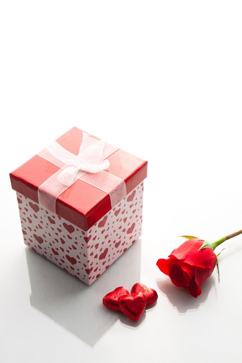 Valentines Day Gift Online
 Get Free Stock s of Valentine Gift box line