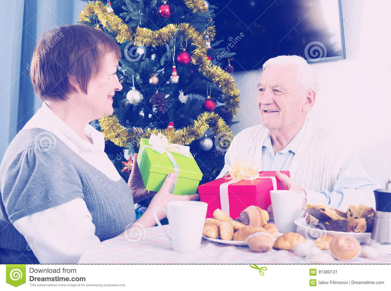 Christmas Gift Ideas For Older Couples
 Elderly Couple Gives Christmas Gifts Stock Image Image