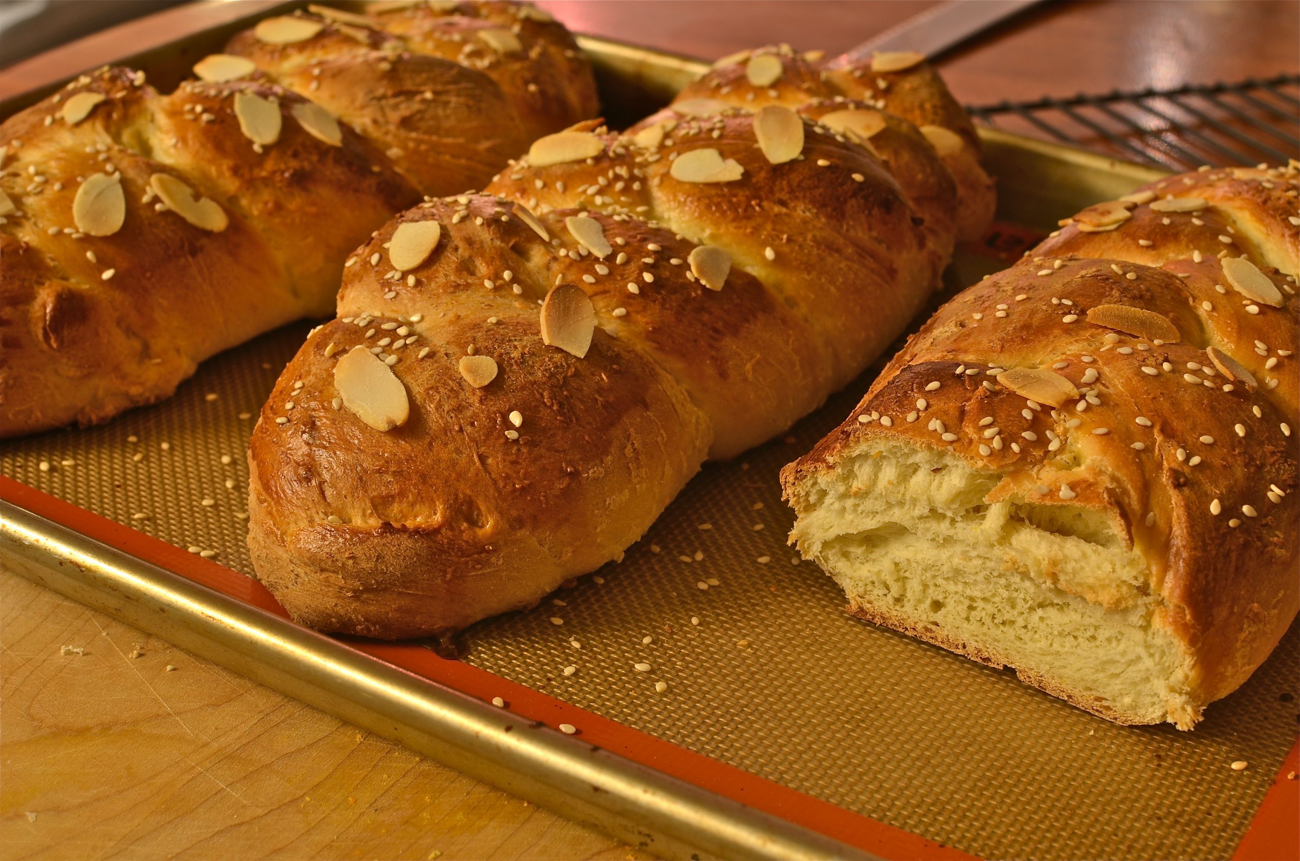 Цуреки греческий Пасхальный кулич