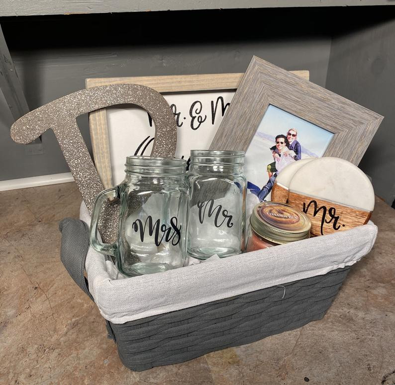 Engagement Gift Ideas For Couples
 15 Best Engagement Gift Basket Ideas for Couples wedding