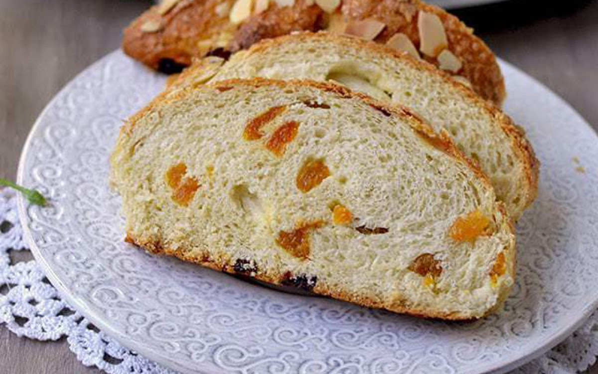 Sweet Italian Easter Bread
 Colomba di Pasqua Italian Easter Sweet Bread [Vegan