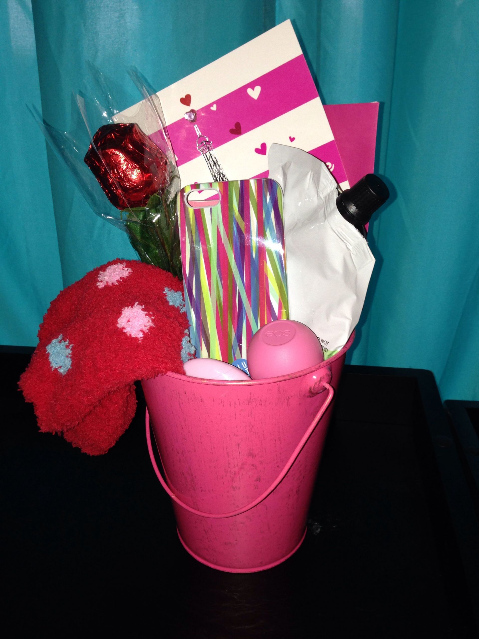 Valentine Gift Ideas For Teenage Girlfriend
 Valentines day basket for a teenage girl
