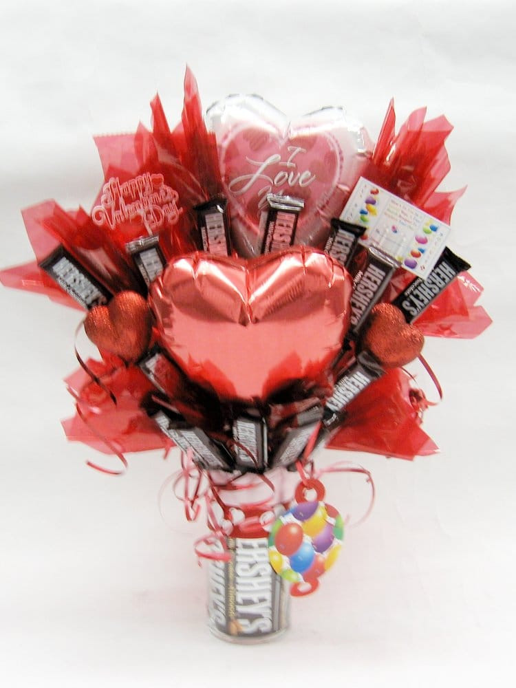Valentines Candy Gift Ideas
 Fun Bunch 2 Balloons & Hershey Candy Bars Bouquet