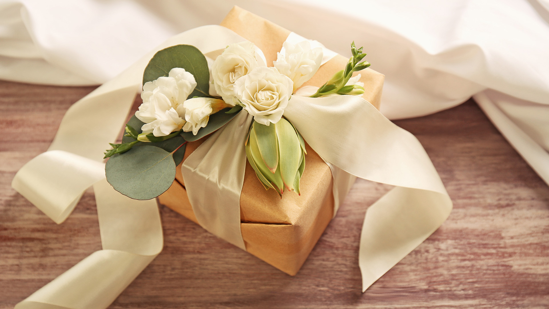 Wedding Gift Ideas For The Couple
 How to Choose the Perfect Wedding Gift For a Couple